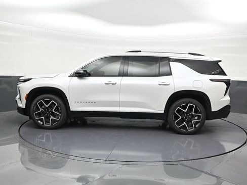 Used 2025 Chevrolet Traverse High Country FWD image 2