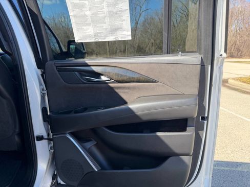Used 2017 Cadillac Escalade ESV Platinum image 18