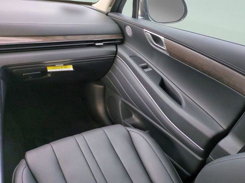 Certified 2025 Genesis GV80 2.5T Select image 18