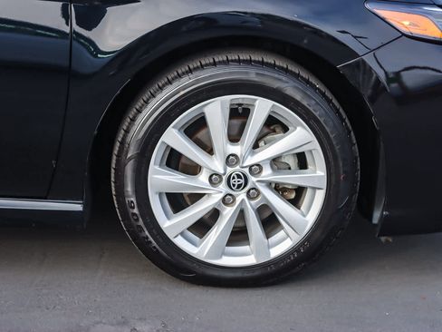 Used 2022 Toyota Camry SE image 9