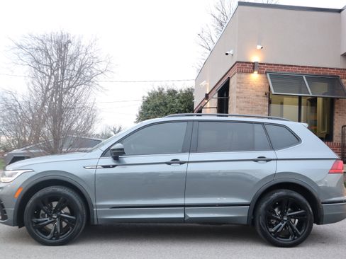 Used 2023 Volkswagen Tiguan SE R-Line image 10