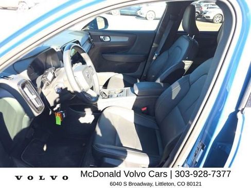 Certified 2025 Volvo XC40 B5 Core AWD/4WD image 5
