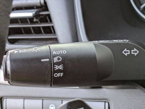 Used 2023 Nissan Rogue SV AWD/4WD image 9