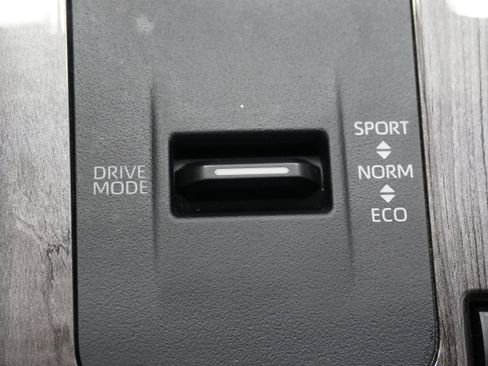 Used 2021 Toyota Highlander Limited image 25