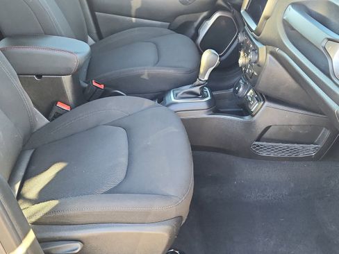 Used 2023 Jeep Renegade Latitude image 13