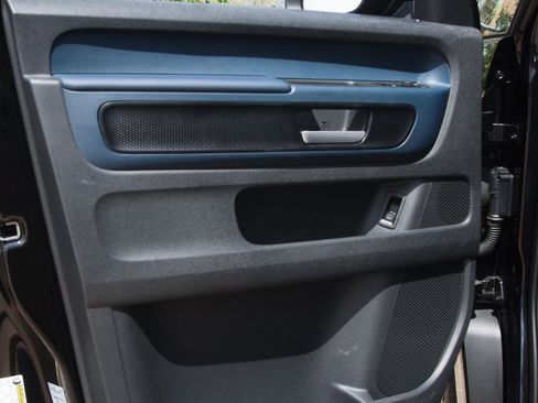 New 2025 Volkswagen ID. Buzz 1st Edition RWD image 12