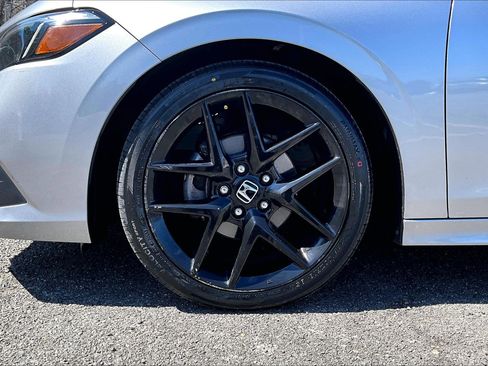 Used 2023 Honda Civic Sport image 9