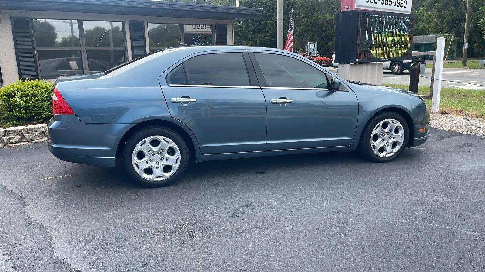 Used 2011 Ford Fusion SE FWD image 8
