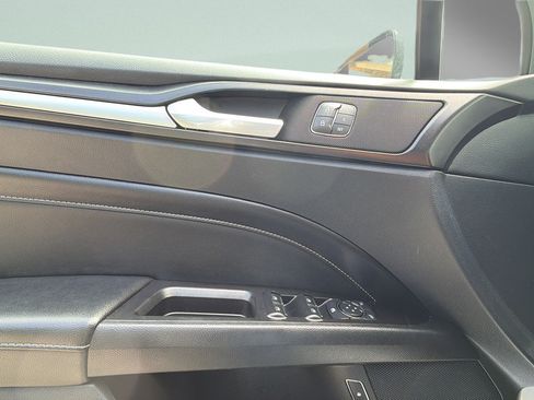 Used 2020 Ford Fusion Energi Titanium FWD image 20