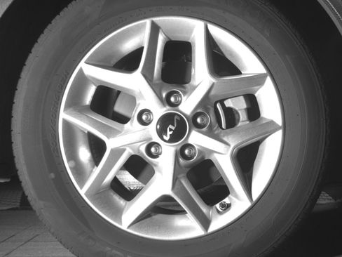 Used 2025 Kia Soul LX w/ LX Technology Package FWD image 13