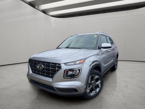 Used 2025 Hyundai Venue SEL image 32