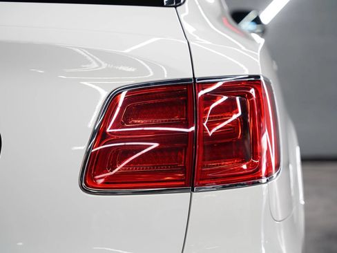 Used 2018 Bentley Bentayga Onyx Edition AWD/4WD image 22