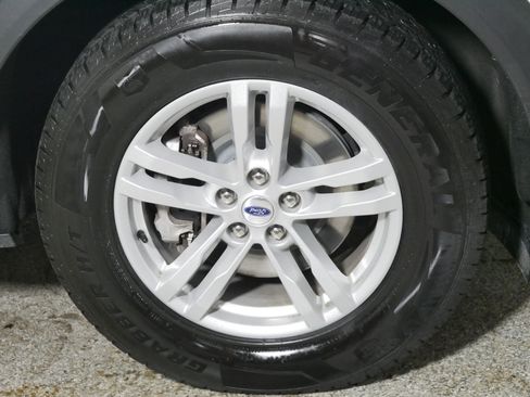 Used 2023 Ford Explorer XLT AWD/4WD image 15