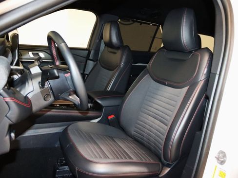 Used 2025 Ford Explorer ST-Line w/ Premium Package image 34