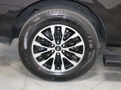 Used 2025 Ford Expedition Platinum image 16