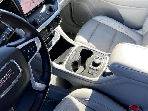 Used 2021 GMC Acadia SLT image 16