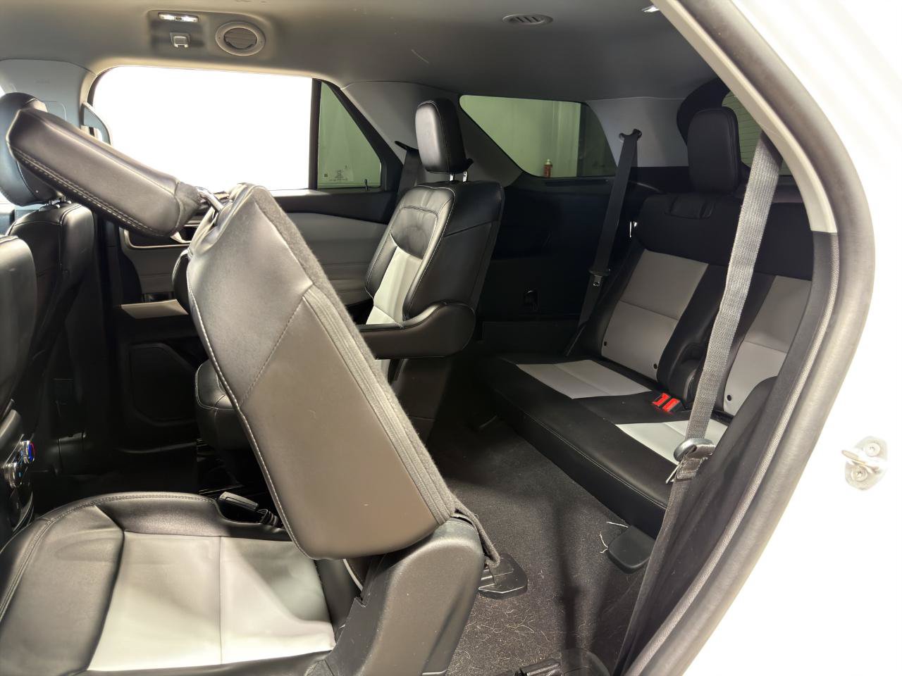 Used 2022 Ford Explorer XLT w/ Equipment Group 202A RWD image 25