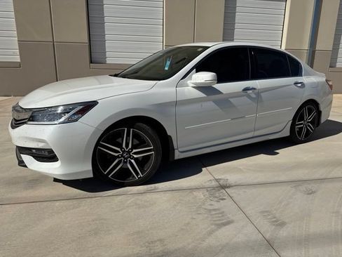 Used 2017 Honda Accord Touring image 1