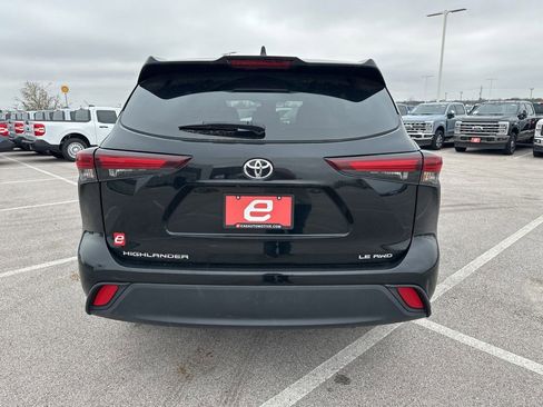 Used 2024 Toyota Highlander LE image 7