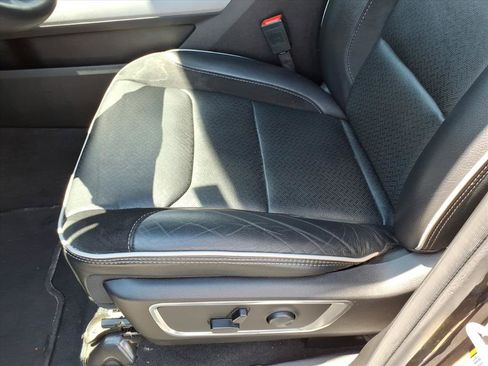 Used 2025 RAM 1500 Laramie AWD/4WD image 25