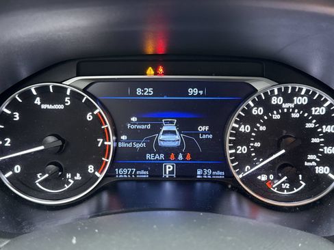 Used 2023 Nissan Altima 2.0 SR FWD image 10