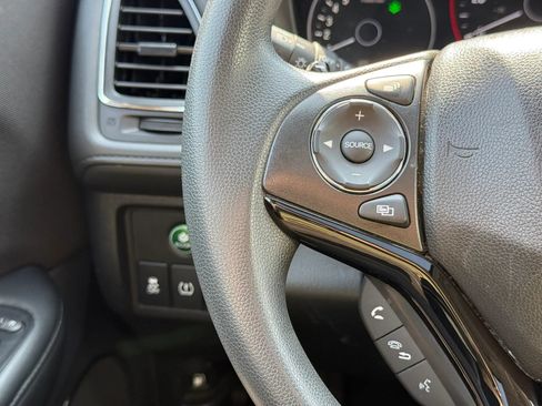 Used 2018 Honda HR-V EX image 22