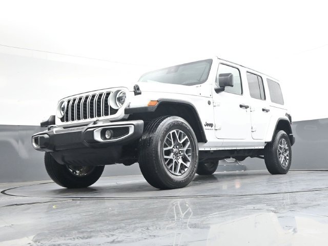 Used 2025 Jeep Wrangler Unlimited Sahara AWD/4WD image 37