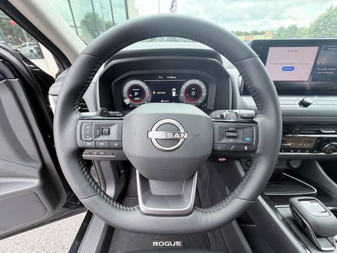 Used 2026 Nissan Rogue SL AWD/4WD image 13