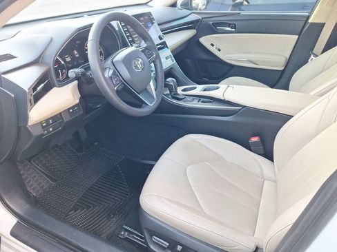 Used 2021 Toyota Avalon XLE image 16