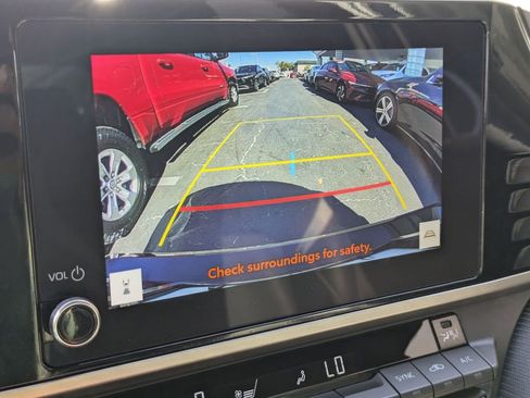 Used 2025 Toyota Camry SE image 18