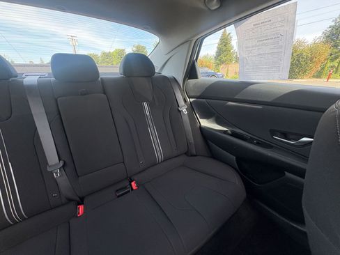 Used 2025 Hyundai Elantra SEL image 38
