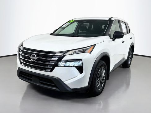 Used 2024 Nissan Rogue S FWD image 10
