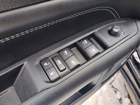 Certified 2024 Jeep Compass Limited w/ High Altitude Package image 5