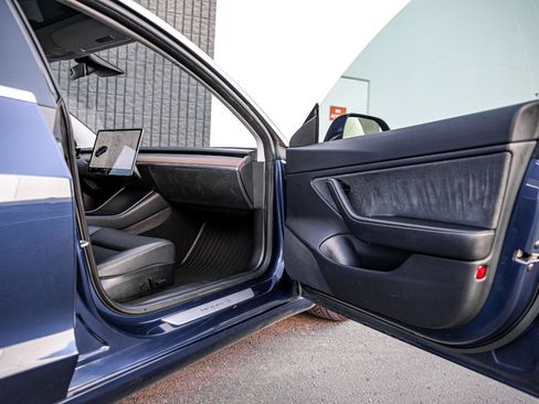 Used 2018 Tesla Model 3 Mid Range RWD image 24