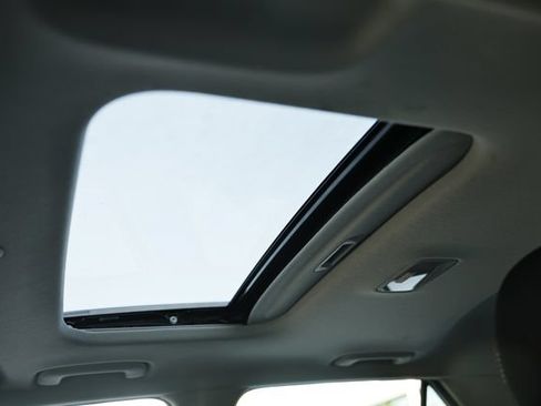 Used 2025 Hyundai Venue SEL FWD image 20