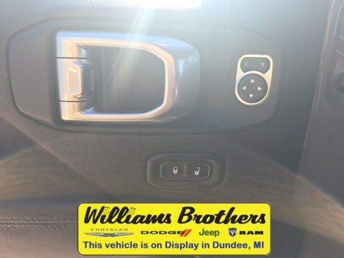 Used 2022 Jeep Wrangler Unlimited Sahara image 14