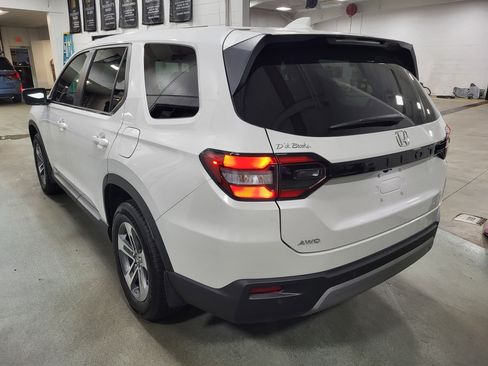 New 2025 Honda Pilot EX-L image 3