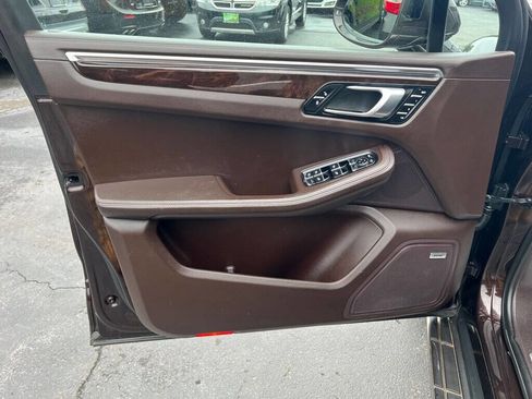 Used 2017 Porsche Macan Turbo image 34