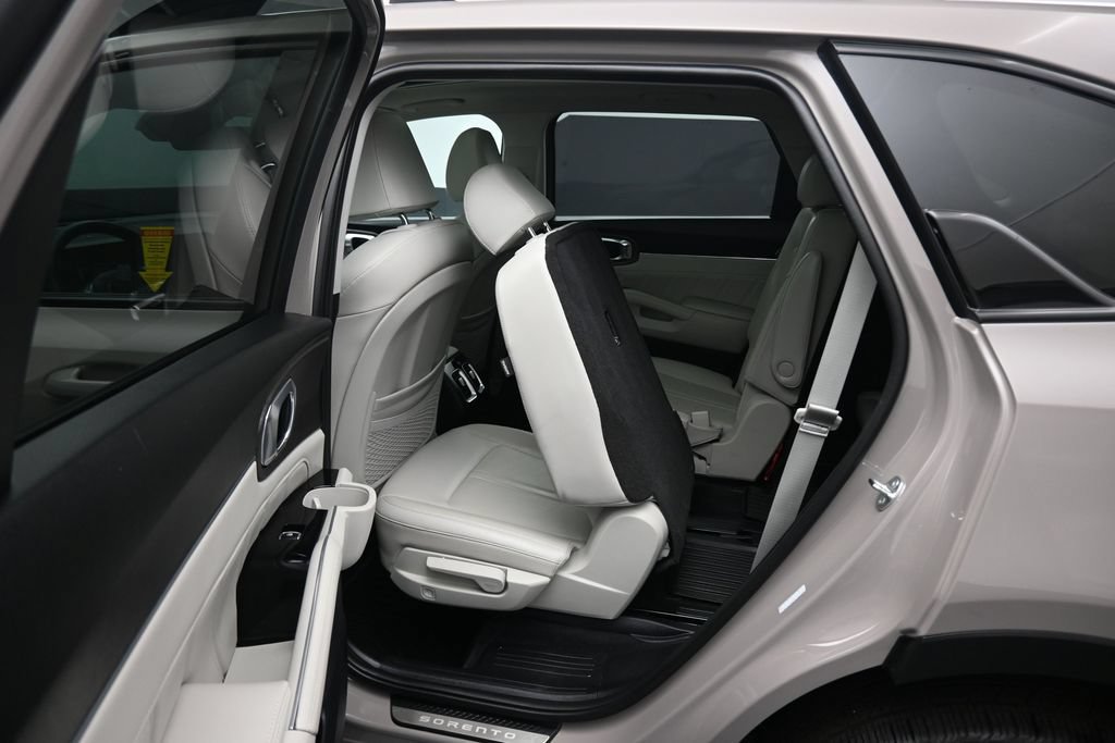 Used 2025 Kia Sorento SX AWD/4WD image 43