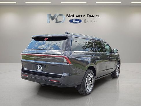 New 2025 Lincoln Navigator L Reserve image 5