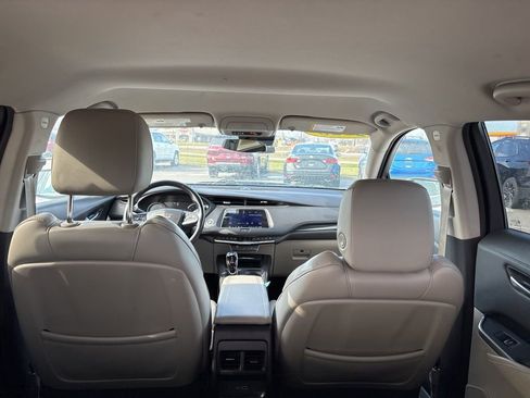 Used 2023 Cadillac XT4 Premium Luxury image 14