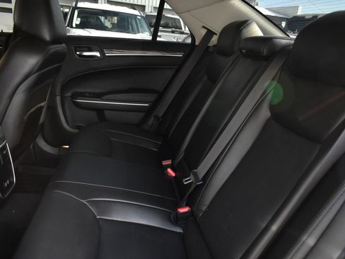 Used 2022 Chrysler 300 Touring L image 16