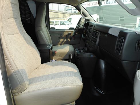 Used 2016 Chevrolet Express 2500 w/ Cold Climate Package RWD image 24