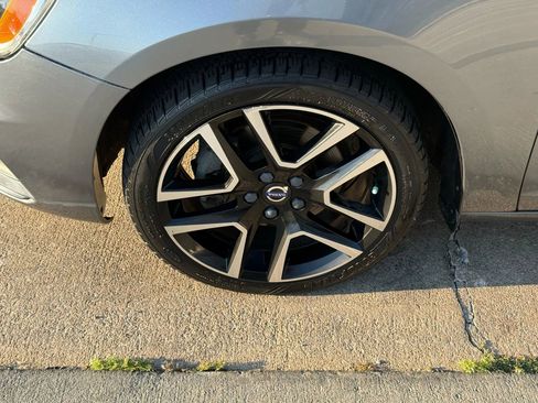 Used 2018 Volvo S60 T5 Dynamic image 45