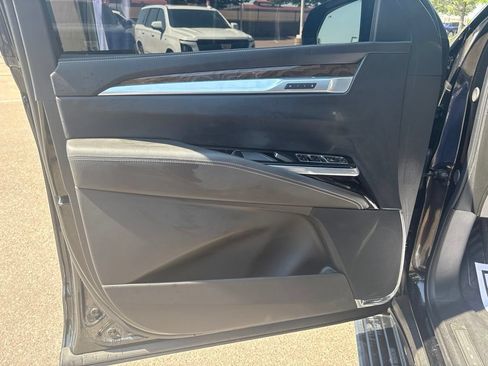 Used 2025 Cadillac Escalade ESV Sport Platinum w/ LPO, ONYX Package AWD/4WD image 9