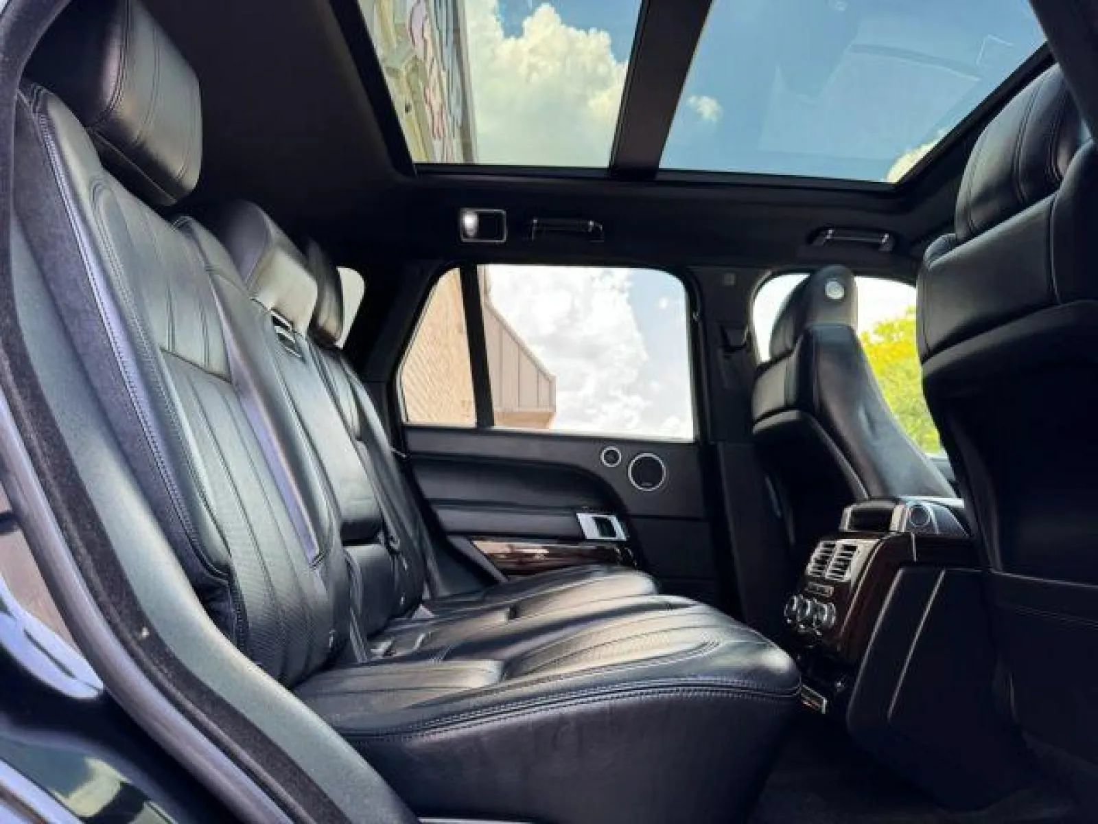 Used 2015 Land Rover Range Rover Supercharged AWD/4WD image 28