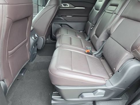 Used 2025 Ford Explorer Platinum AWD/4WD image 11