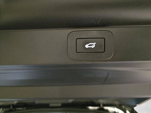Used 2025 Land Rover Range Rover SE AWD/4WD image 13