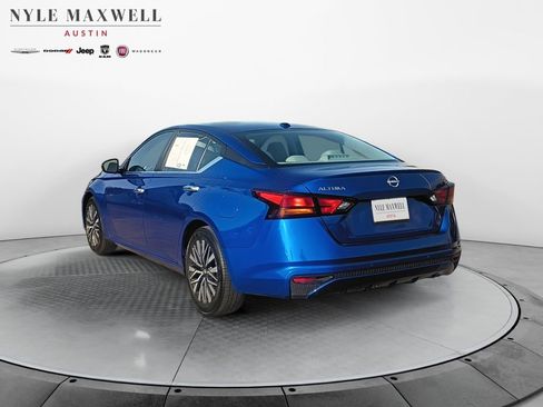 Used 2025 Nissan Altima 2.5 SV image 14