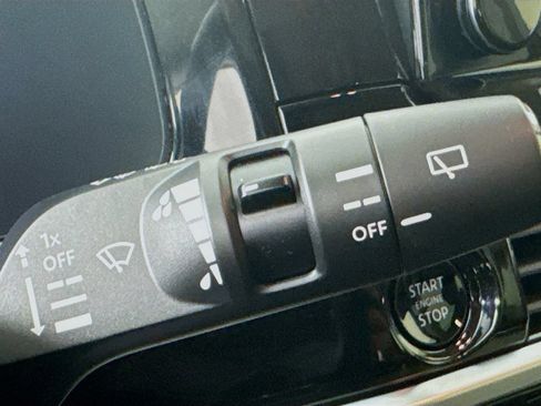Used 2025 Nissan Pathfinder SL w/ SL Premium Package AWD/4WD image 15
